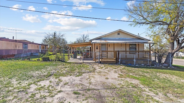 view of front of house featuring a porch and a carport