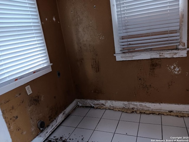 view of tiled spare room