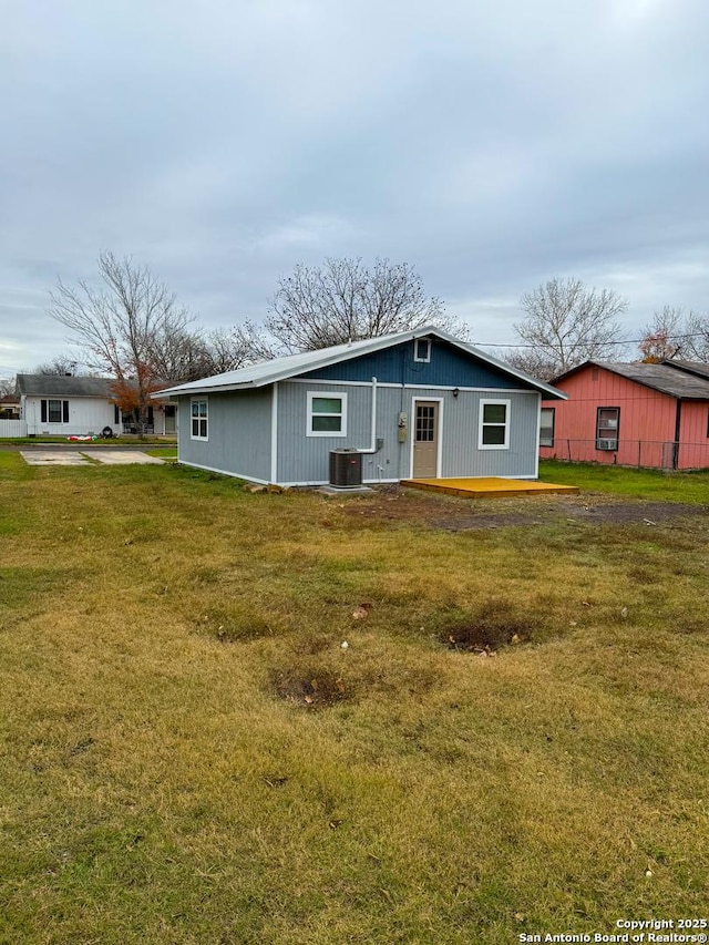 view of front of property featuring central air condition unit and a front yard