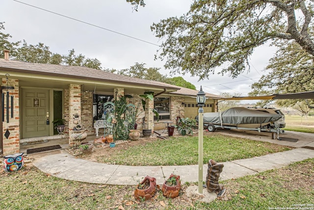 view of front of house featuring a front yard and a garage