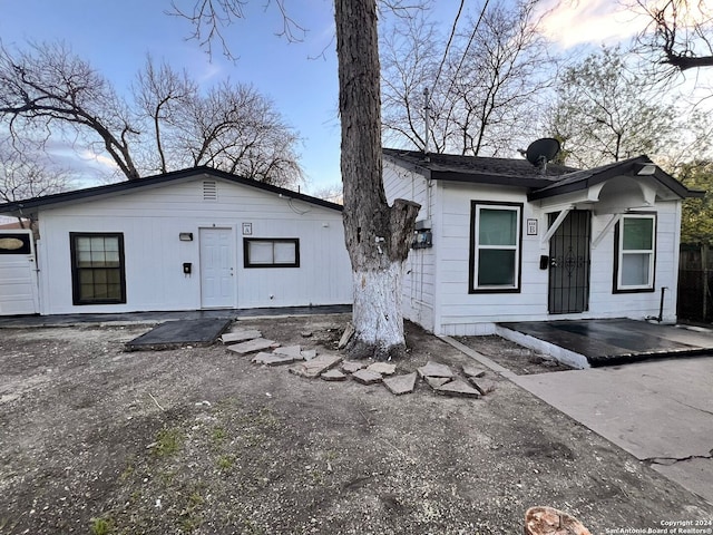 view of front of property