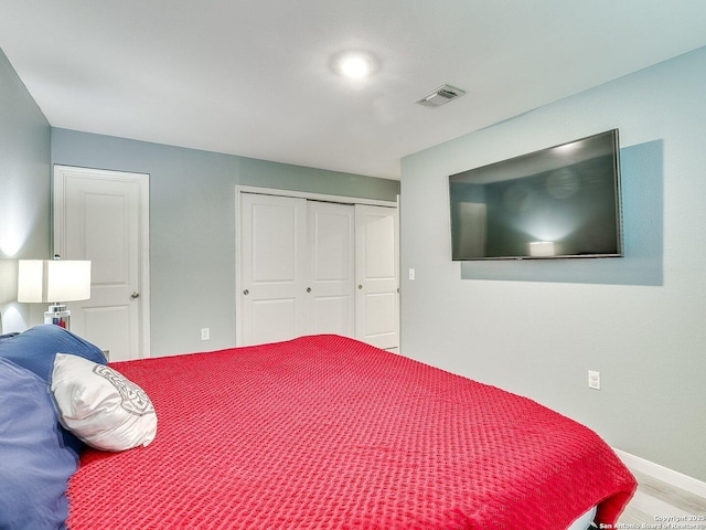 bedroom with a closet