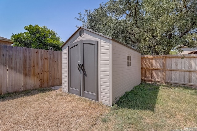 view of outdoor structure featuring a yard