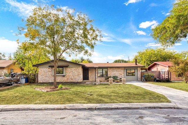 ranch-style home featuring a front yard