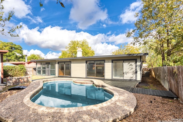 view of pool featuring an in ground hot tub