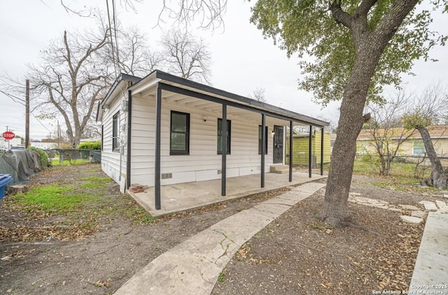 view of front of house featuring covered porch