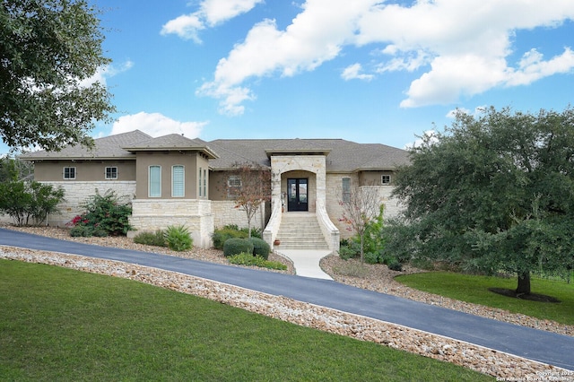 view of front of house featuring a front yard