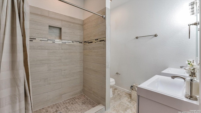 bathroom featuring a shower with shower curtain, vanity, and toilet