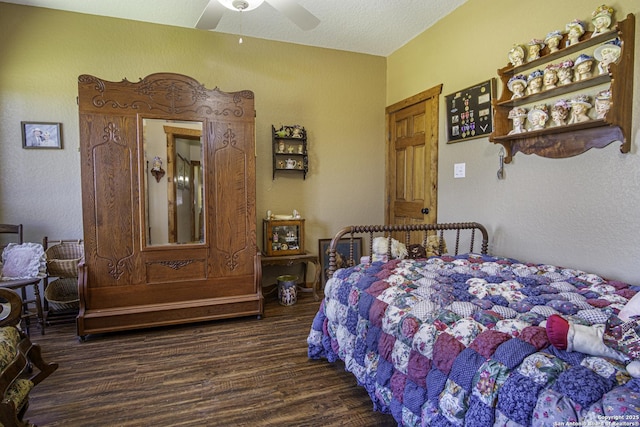 bedroom with dark hardwood / wood-style flooring, a textured ceiling, and ceiling fan