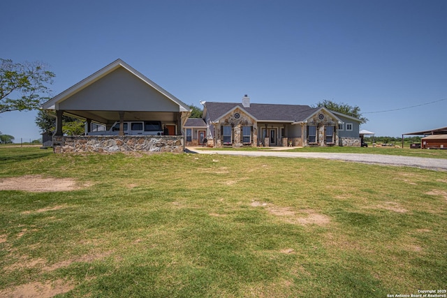 view of front of home featuring a front lawn