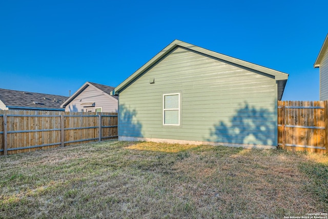 exterior space featuring a yard