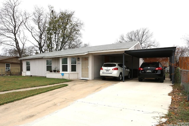 view of front facade featuring a front yard and a carport