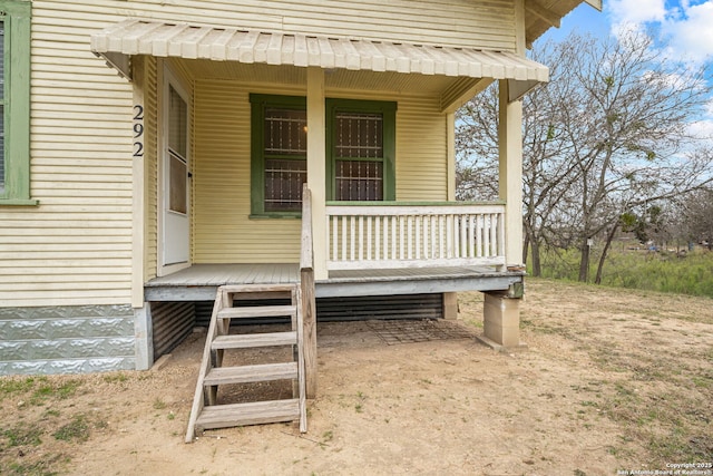 entrance to property featuring covered porch