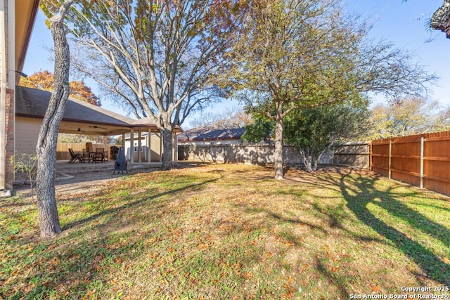 view of yard featuring a patio area