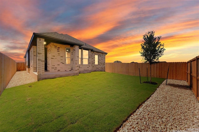 view of yard at dusk