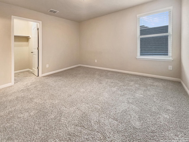 unfurnished room featuring carpet