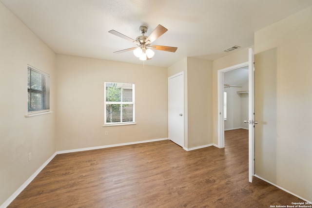 empty room featuring dark hardwood / wood-style floors and ceiling fan