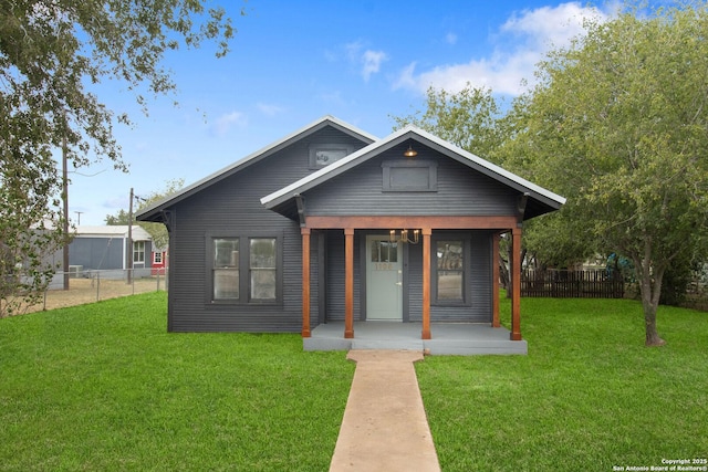 view of front facade with a front yard