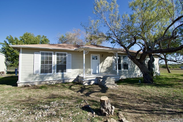 view of front of property with a front yard