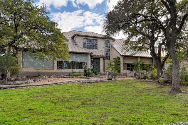 view of front facade with a front lawn