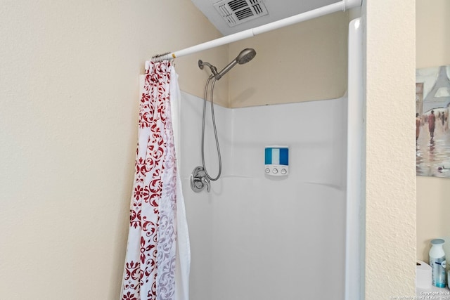 bathroom featuring a shower with curtain