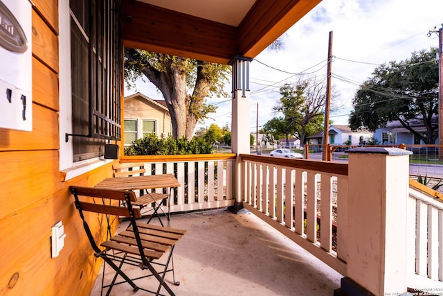 balcony featuring covered porch