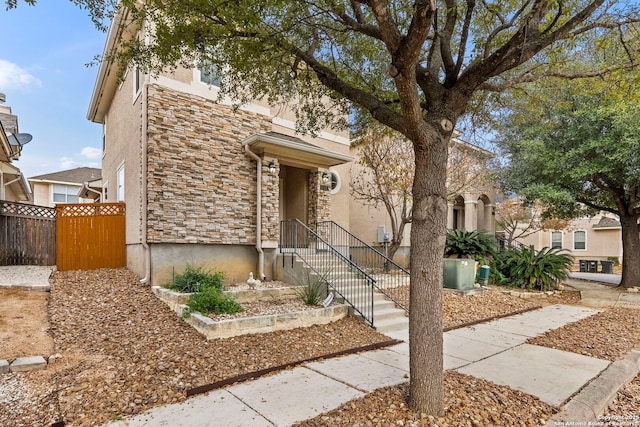 view of front of property