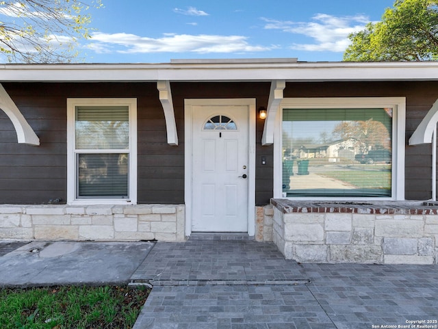 doorway to property featuring covered porch