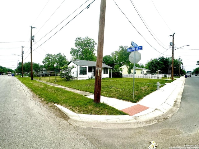 view of front of house with a front lawn