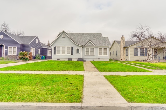 view of front of house with a front lawn