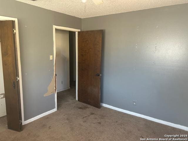 unfurnished bedroom with carpet flooring, ceiling fan, and a textured ceiling