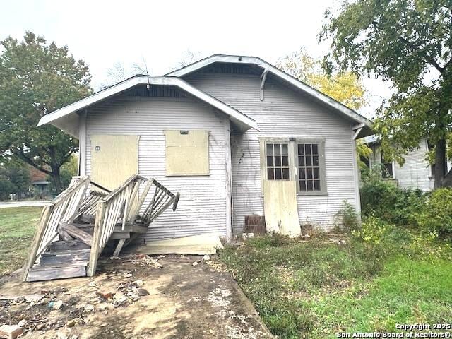 view of front of property