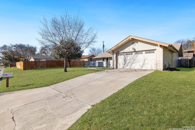 view of front of home featuring a front yard and a garage