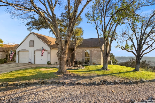 view of front facade featuring a garage and a front yard