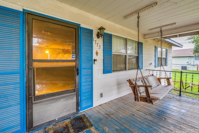 property entrance featuring covered porch