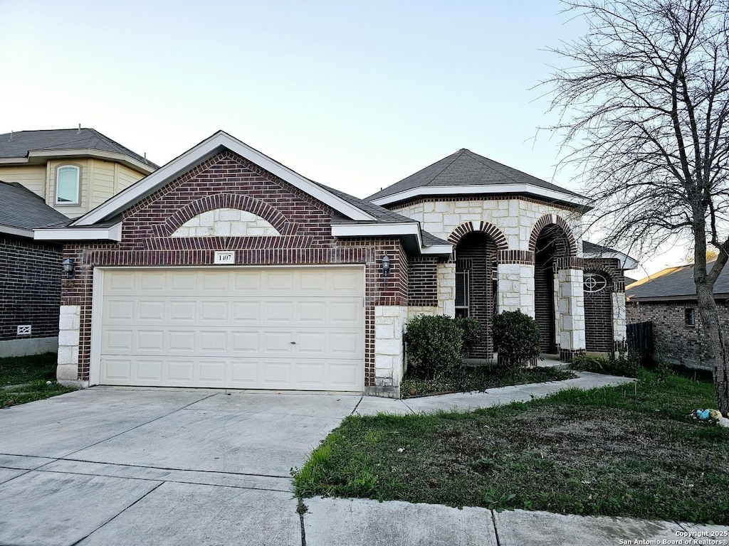 view of front facade with a garage