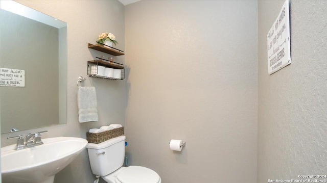 bathroom featuring sink and toilet