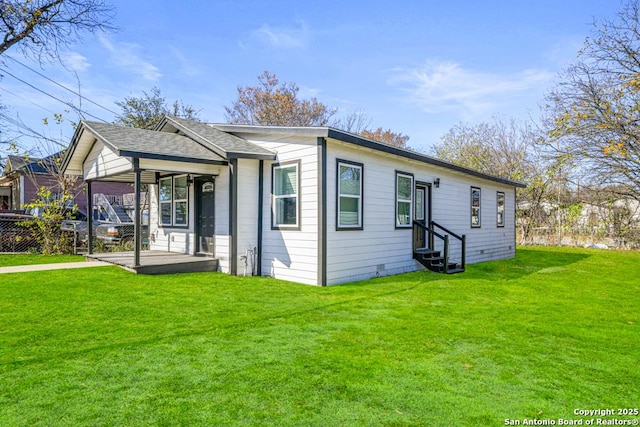 view of front of house featuring a front lawn