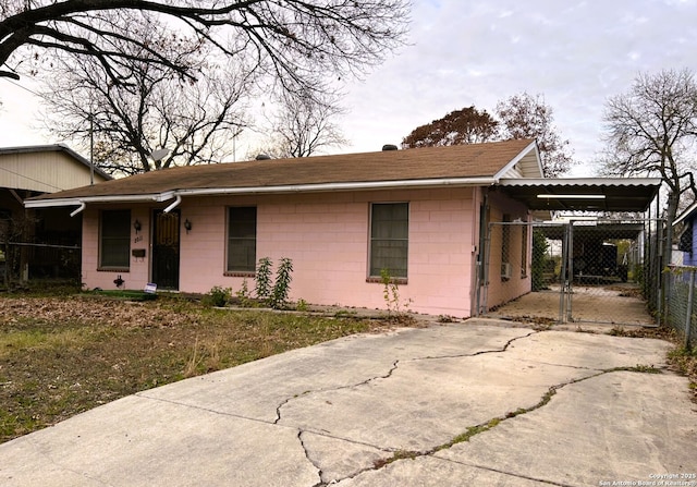 view of front facade with a carport