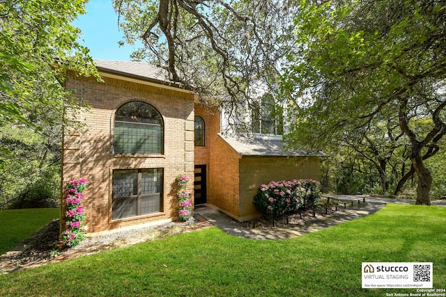 back of house featuring a yard