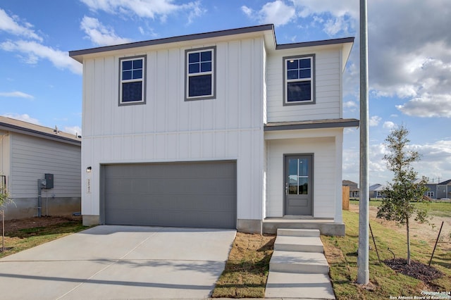 view of front facade featuring a garage