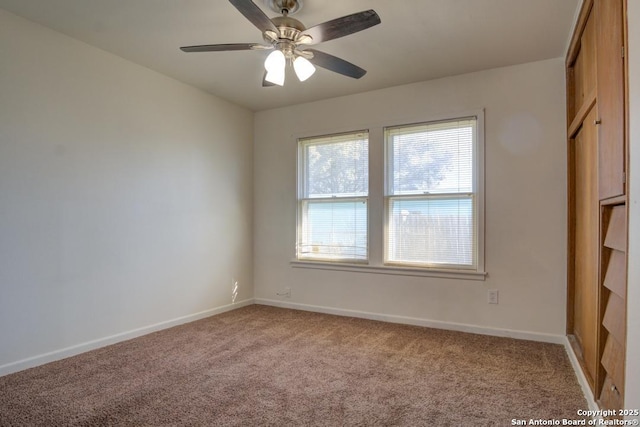 carpeted empty room featuring ceiling fan