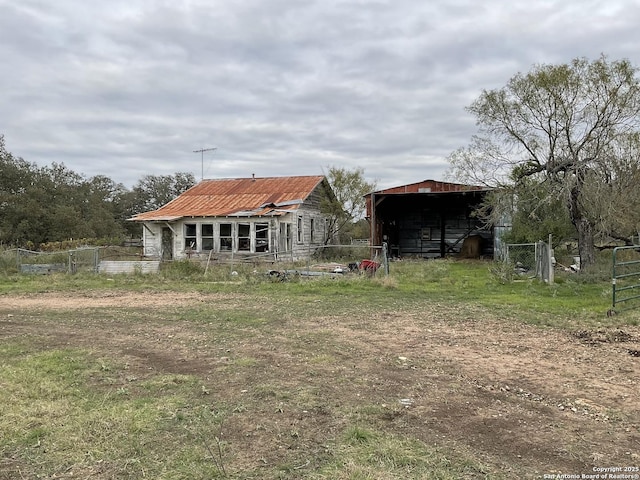 exterior space featuring an outbuilding