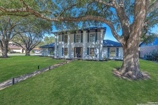 view of front of house with a front yard