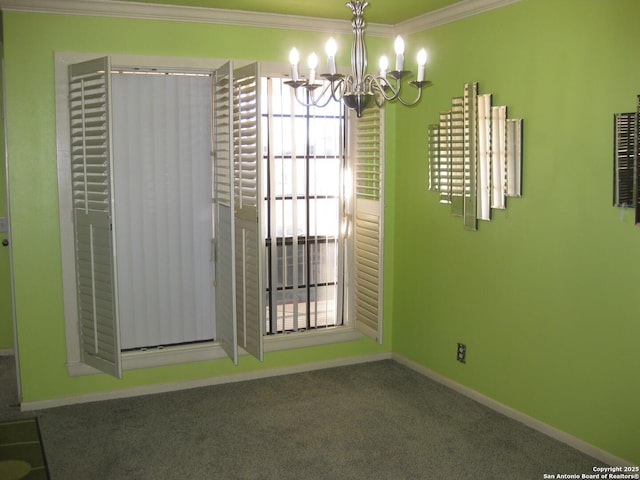 unfurnished dining area featuring carpet, crown molding, and a notable chandelier