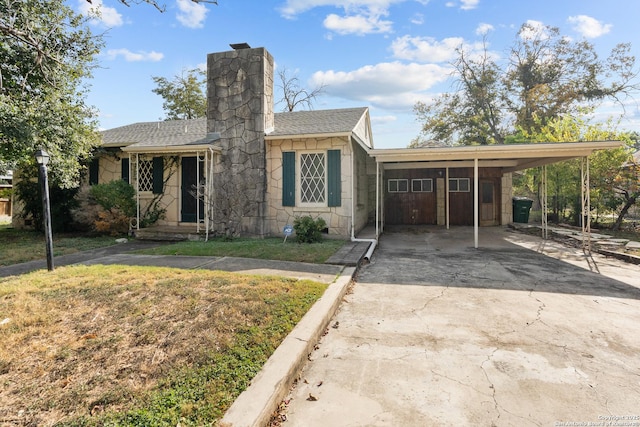 view of front of property featuring a carport