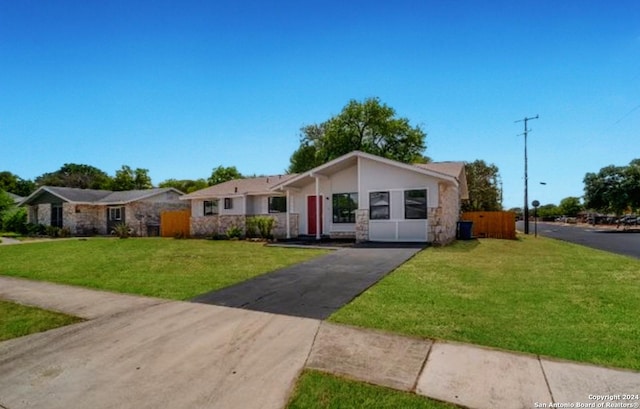 ranch-style home with a front lawn