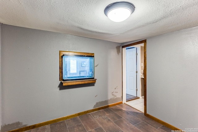 empty room featuring a textured ceiling