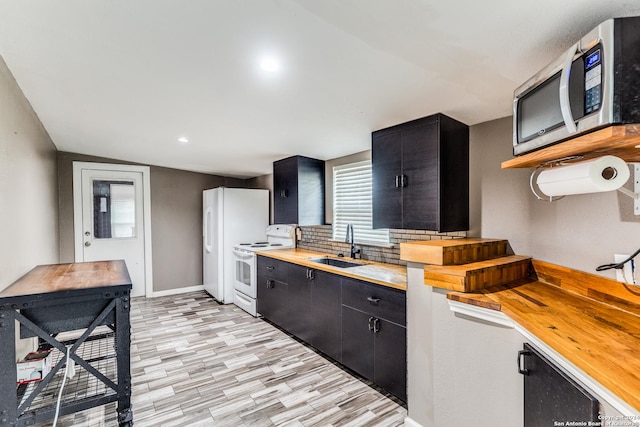 kitchen with sink, tasteful backsplash, light hardwood / wood-style flooring, white range with electric cooktop, and vaulted ceiling