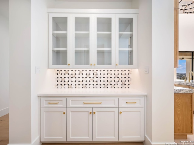 details featuring decorative backsplash and sink